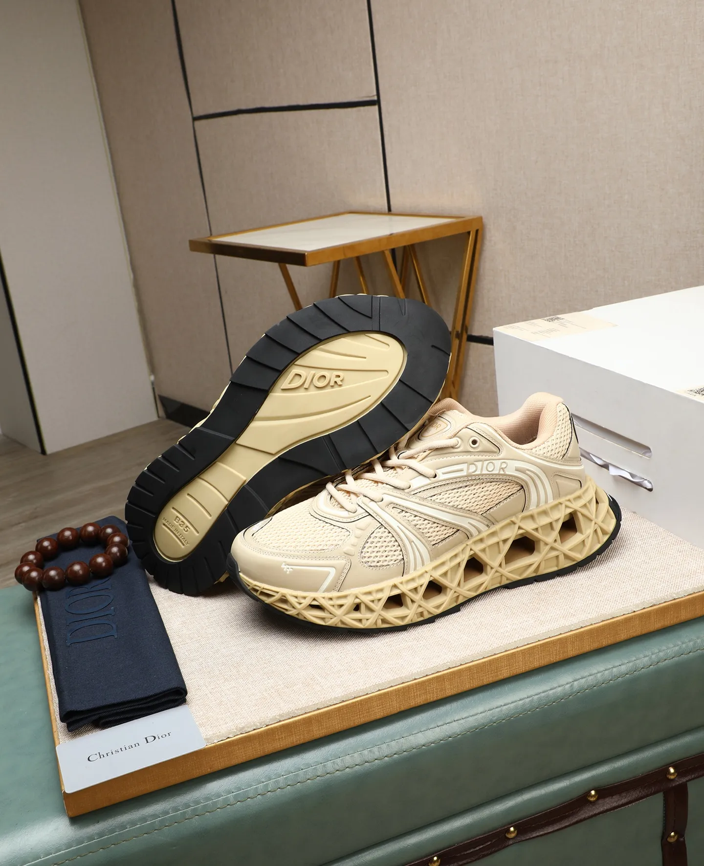 Men's shoes 💰800💰 Men's style 👦🏻Dior Dior B35 High-end quality Original casual sports shoes Upper: special environmentally friendly leather. High-frequency brand totem, brand totem cloth, tongue plastic brand logo, heel high-frequency brand logo Lining: brand canvas Original version: ultra-light TPR·rubber; two-color molded outsole Ultra-high quality control and fine workmanship: High-end, extravagance and class. Size: 39-44 (38, 45, 46, can be customized)…! !